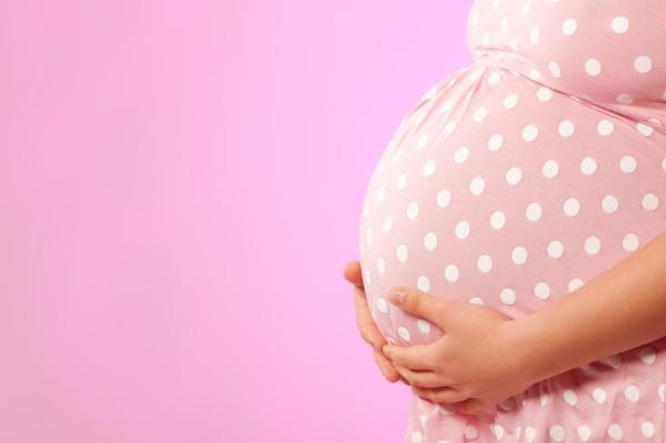 Kaj pomeni sanjati o noseči punci in še veliko več