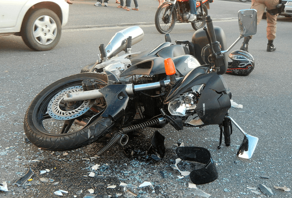 Memimpikan kecelakaan sepeda motor : Arti, Interpretasi, dan Permainan