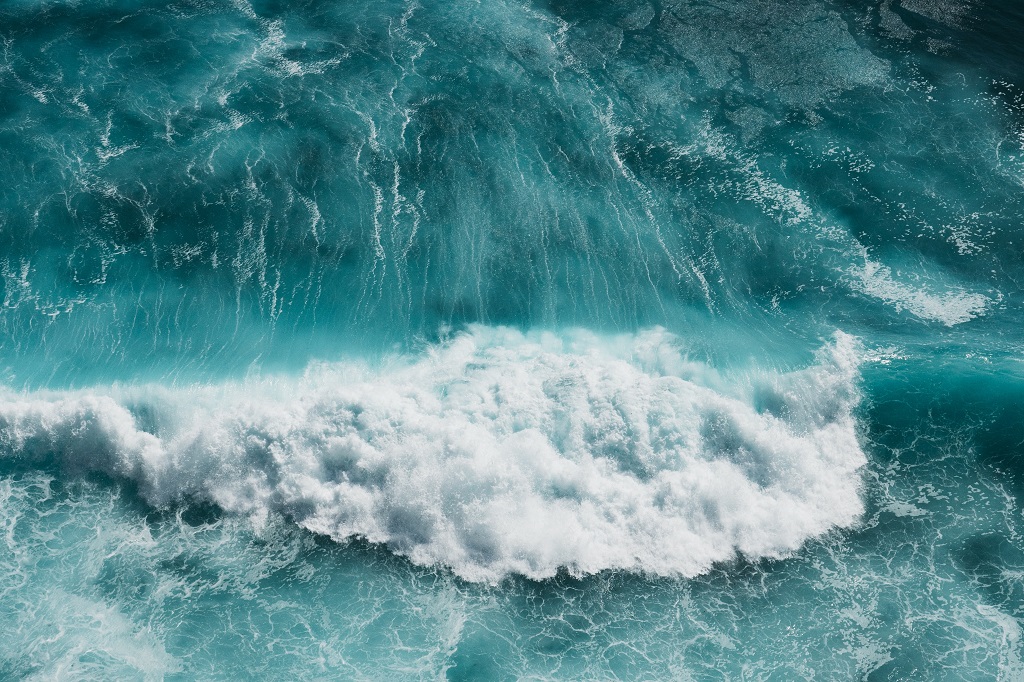 Snívanie o cunami, ktoré vás nezasiahlo: čo to znamená?